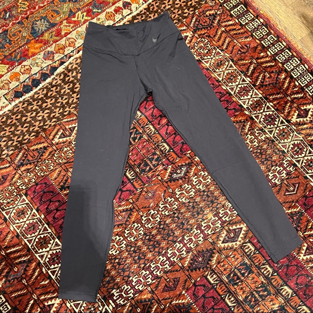 EUC BASIC BLACK NIKE LEGGINGS